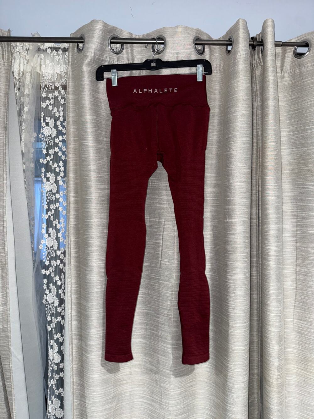 Alphalete Athletics seamless textured leggings in maroon size medium
